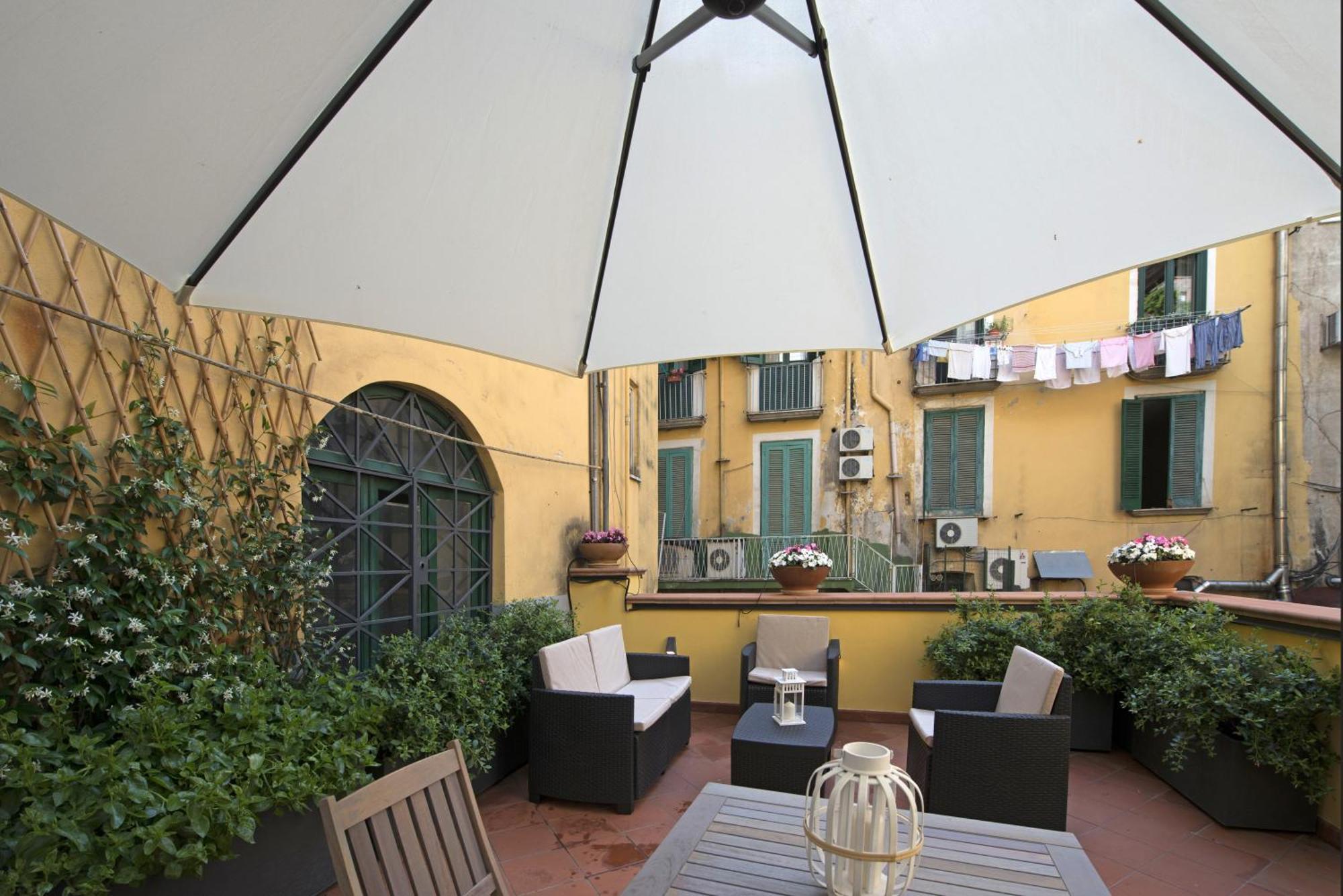 Le Terrazze Sul Cortile Apartment Salerno Exterior photo