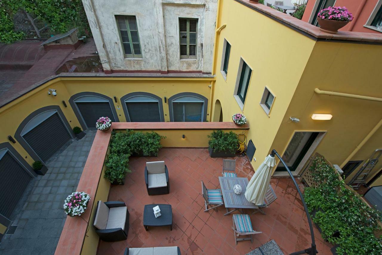 Le Terrazze Sul Cortile Apartment Salerno Exterior photo
